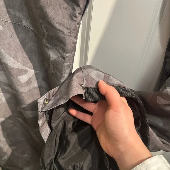 Green camo women’s large DC Shoe Company snowboarding pants, waterproof, 10k - Picture 7 of 10